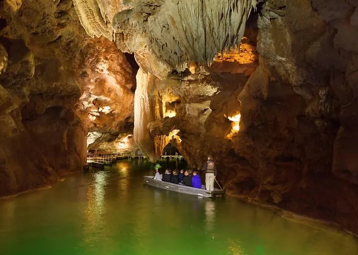 Дом отдыха Maison Des Soles Piscine Cahors St Cirq Lapopie