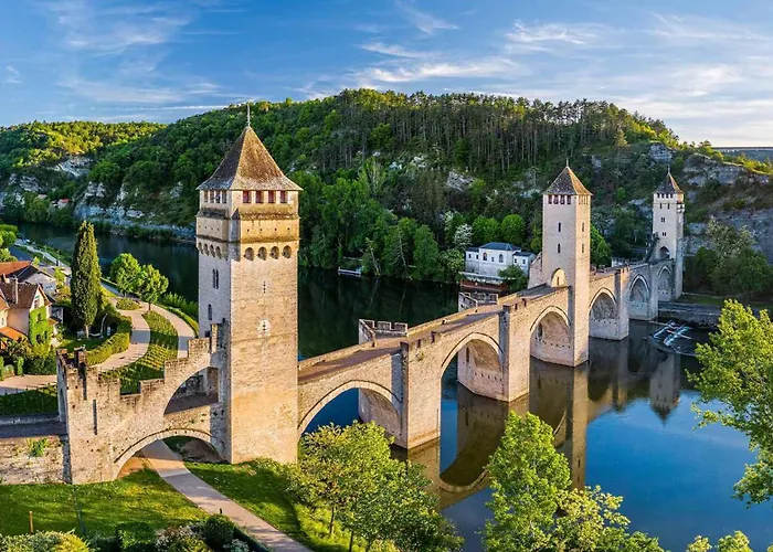 Дом отдыха Maison Des Soles Piscine Cahors St Cirq Lapopie Lamagdelaine